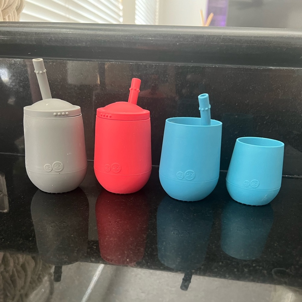 4 Ezpz Mini Cup + Straw Training Systems. Silicone straw Cups baby / toddler.